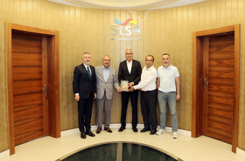  Sivas’ın değerlerini anlatan eser Başkan Özdemir’e takdim edildi