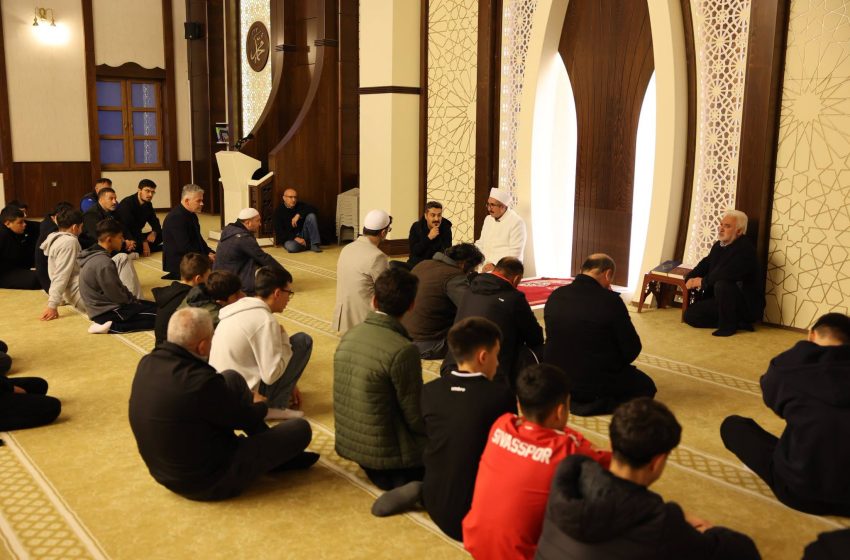  Öğrenciler sabah namazında buluştu