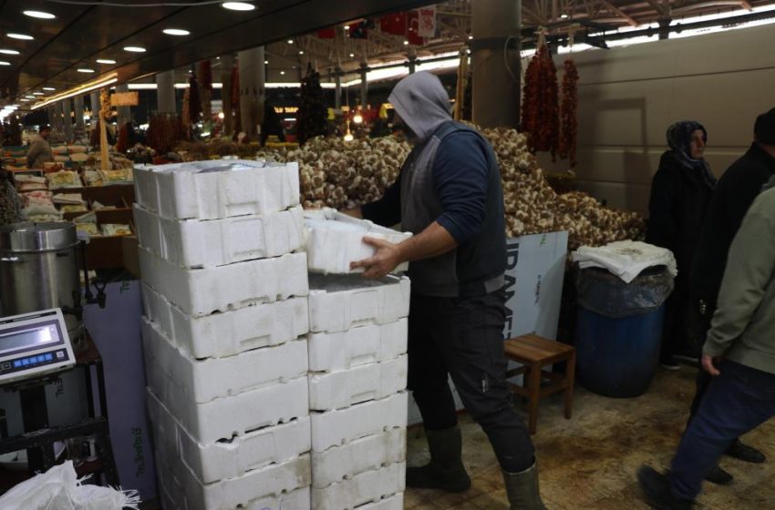  Sivas’ta balıkçı pazarlarına Karadeniz illerini aratmayacak görüntüler yaşanıyor